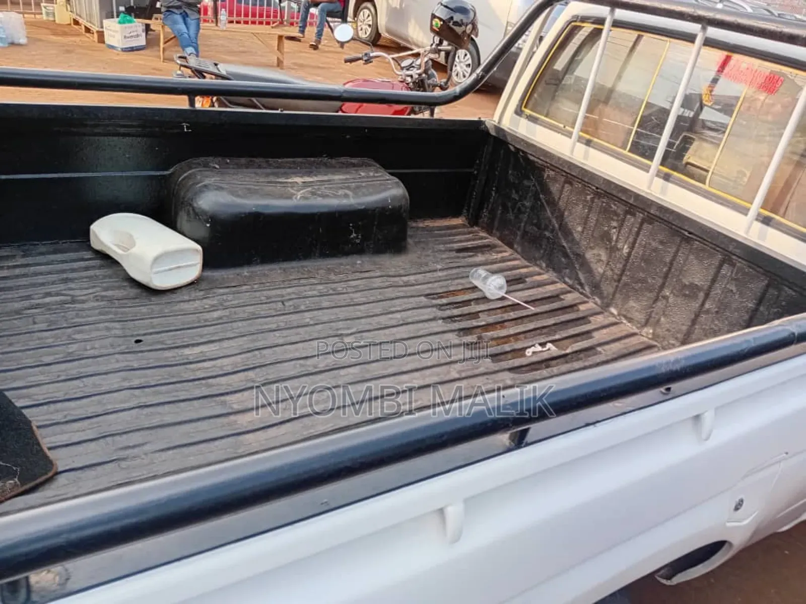 Nissan Pick-Up 1997 White