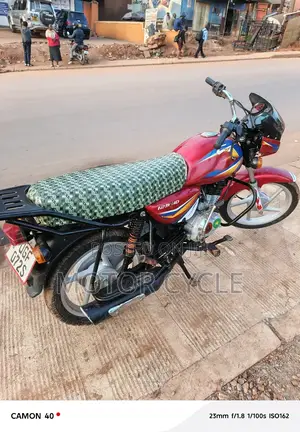 Bajaj Boxer 125 2025 Red