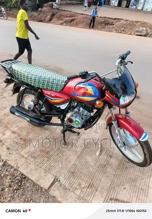 Bajaj Boxer 125 2025 Red
