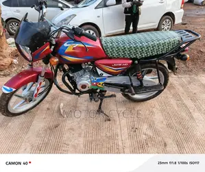 Bajaj Boxer 125 2025 Red