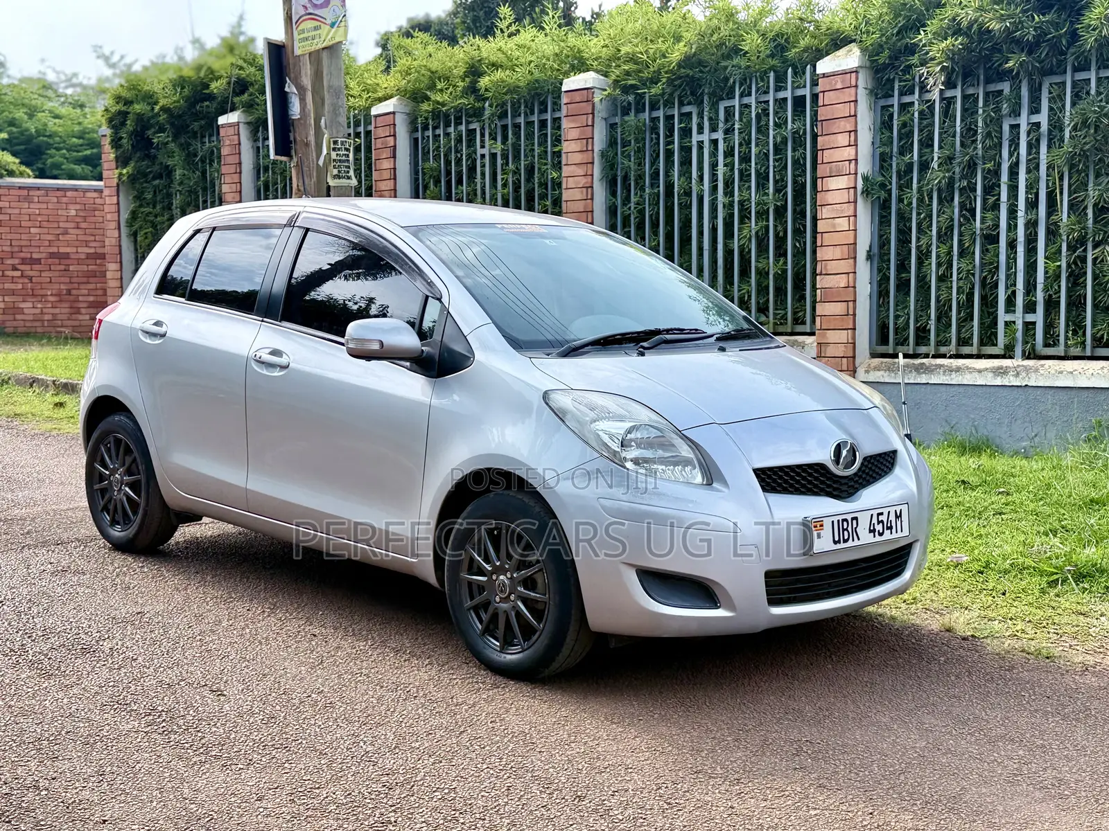 Toyota Vitz 1.0 FWD 5dr 2009 Silver