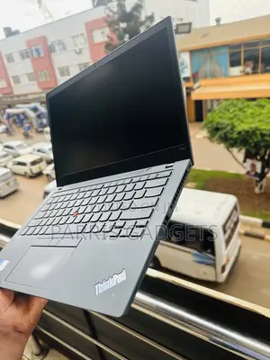 Laptop Lenovo Thinkpad T14s Gen 2 16GB Intel Core I5 SSD 512GB