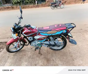 TVS HLX 125 2022 Red