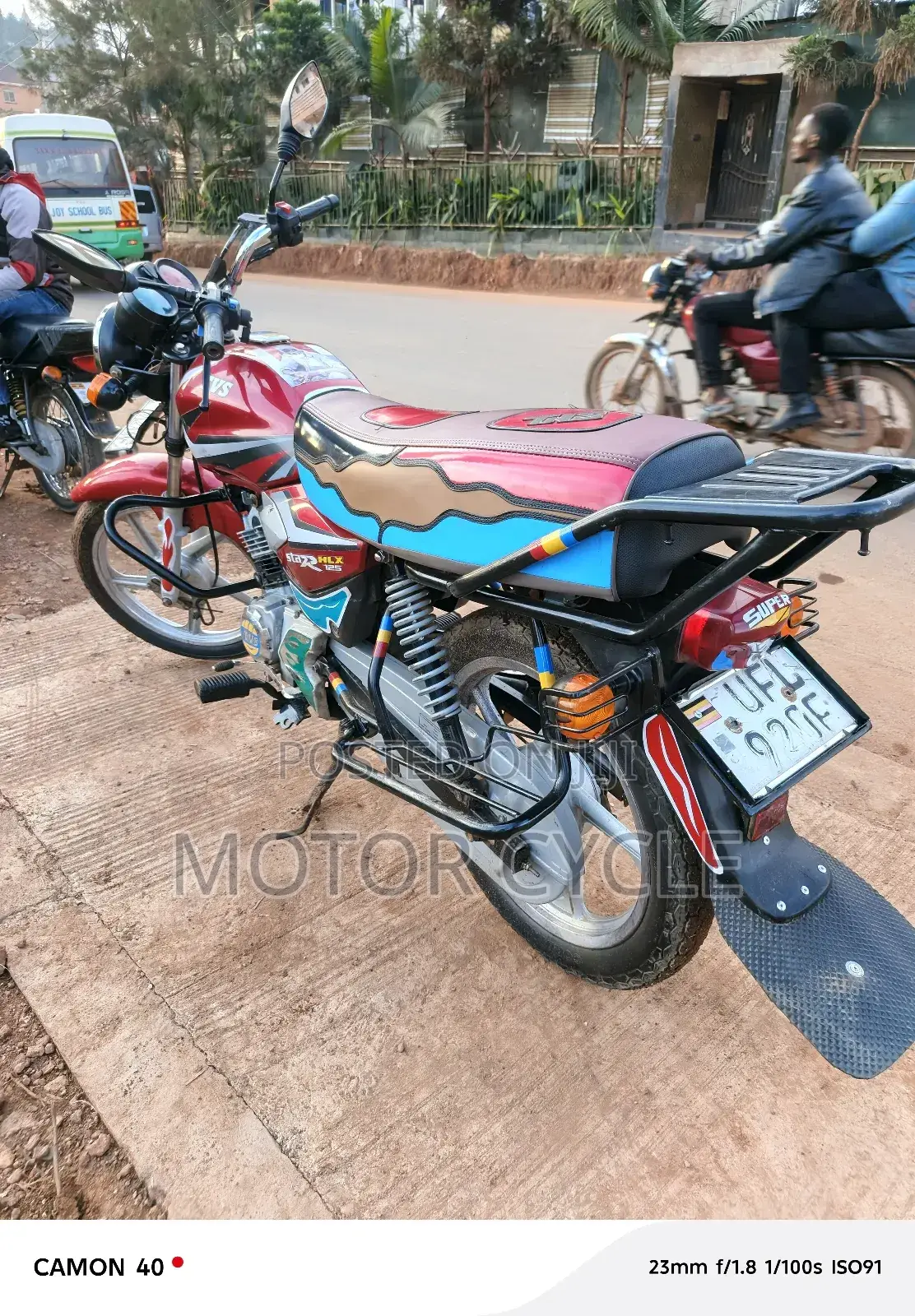 TVS HLX 125 2022 Red
