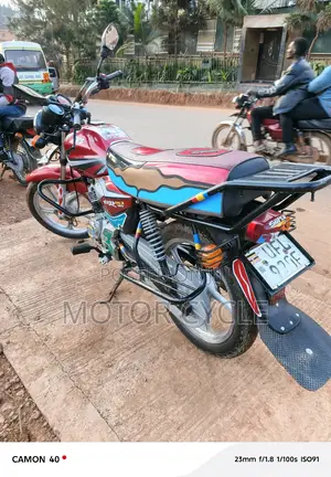 TVS HLX 125 2022 Red