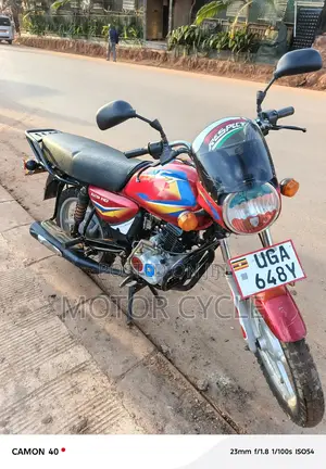 Bajaj Boxer 125 2025 Red