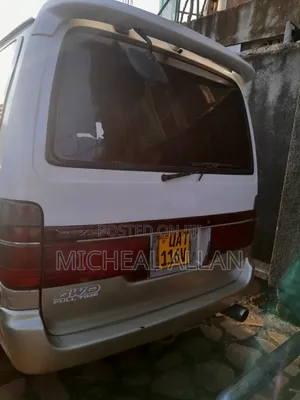 Toyota HiAce 2000 White