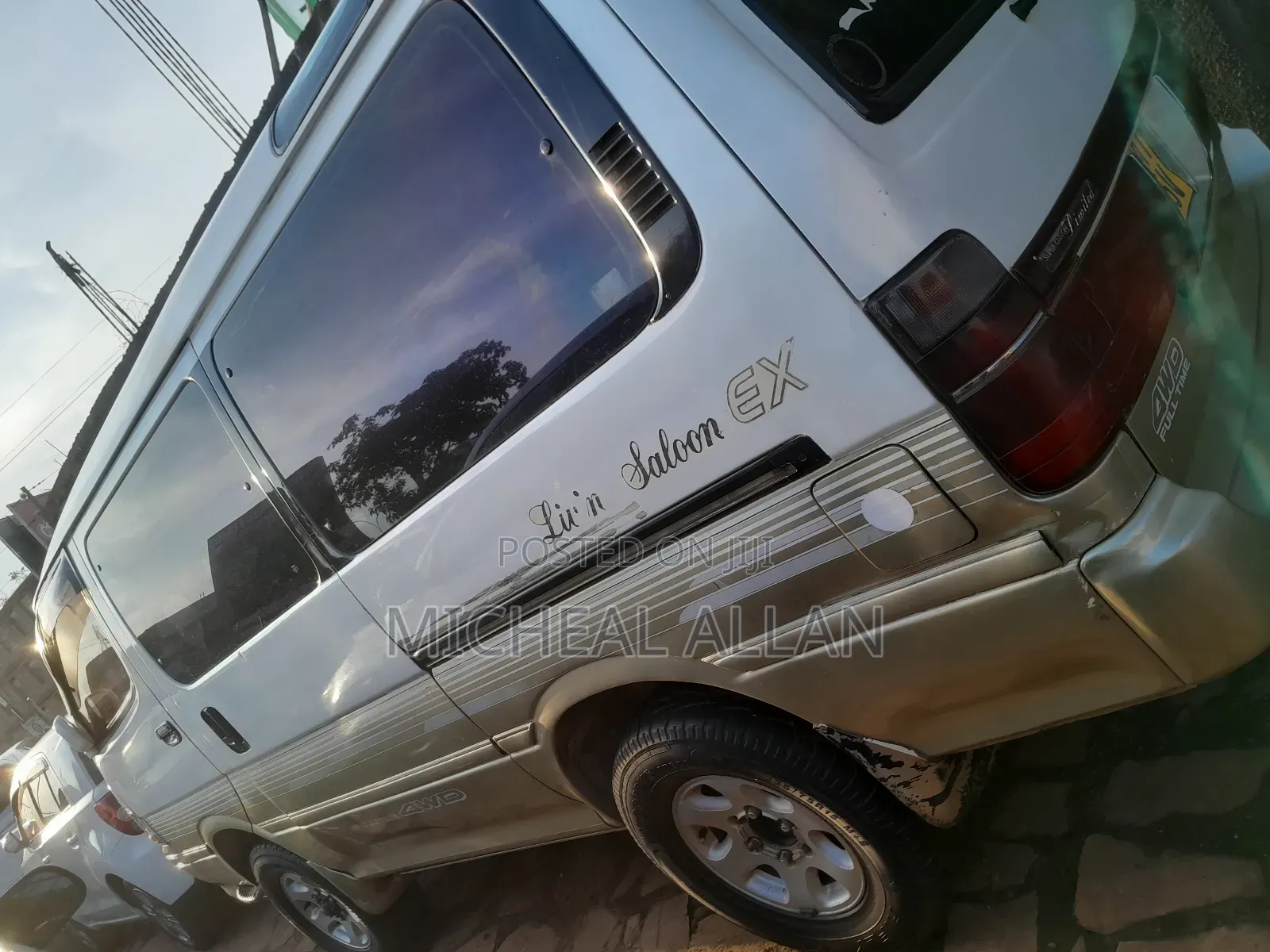 Toyota HiAce 2000 White