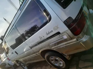 Toyota HiAce 2000 White