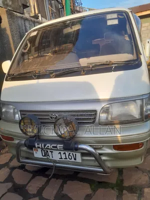 Toyota HiAce 2000 White