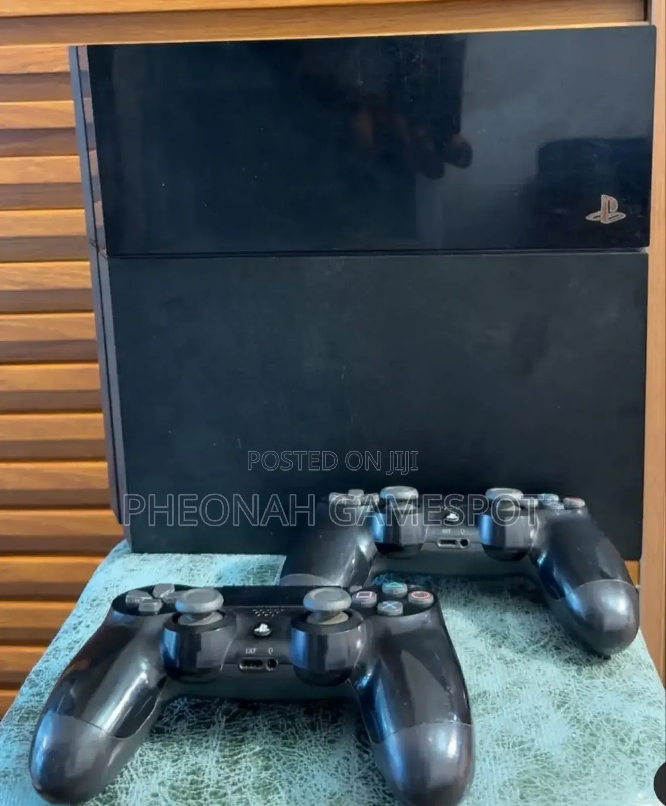 Used Ps4 Entertainment Bundle: Console, 13 Games, 2 Controllers!