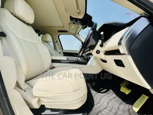 Land Rover Range Rover Vogue 2023 Gold