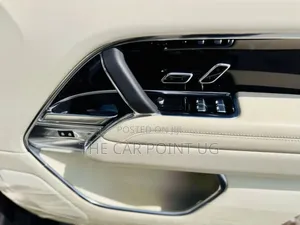 Land Rover Range Rover Vogue 2023 Gold