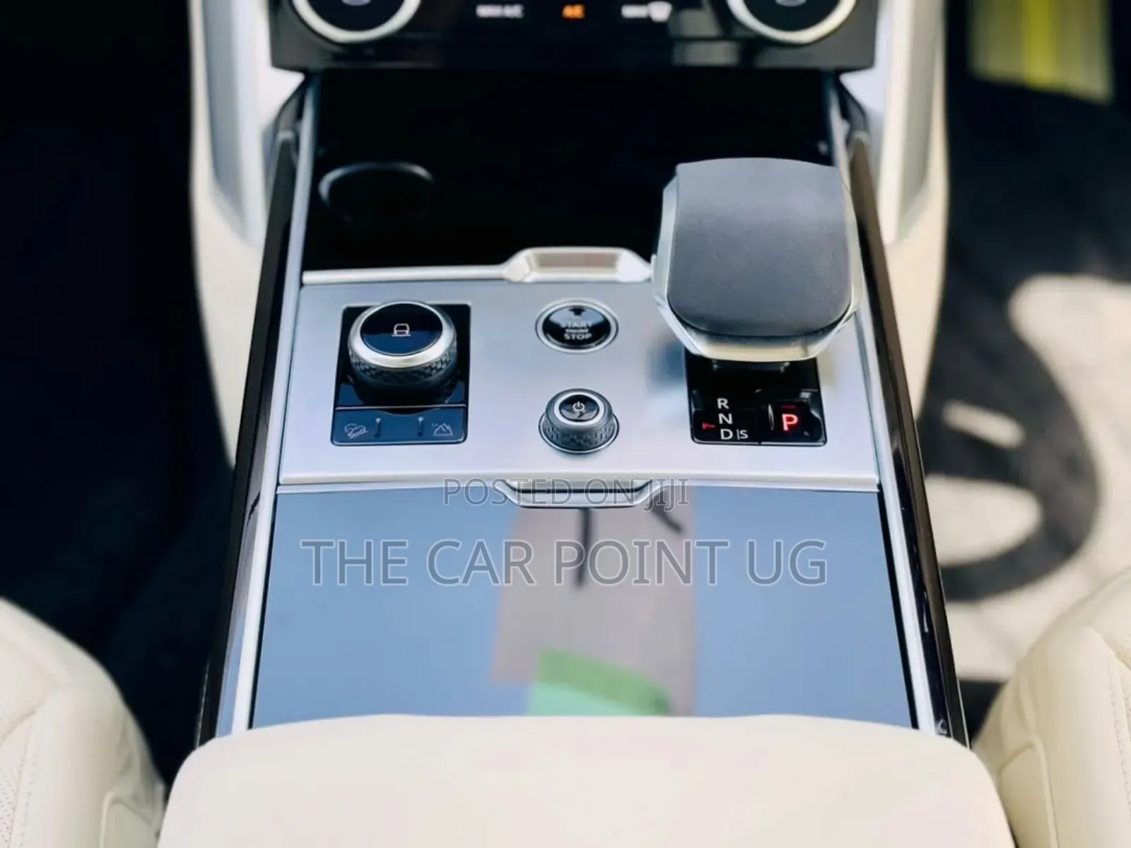 Land Rover Range Rover Vogue 2023 Gold
