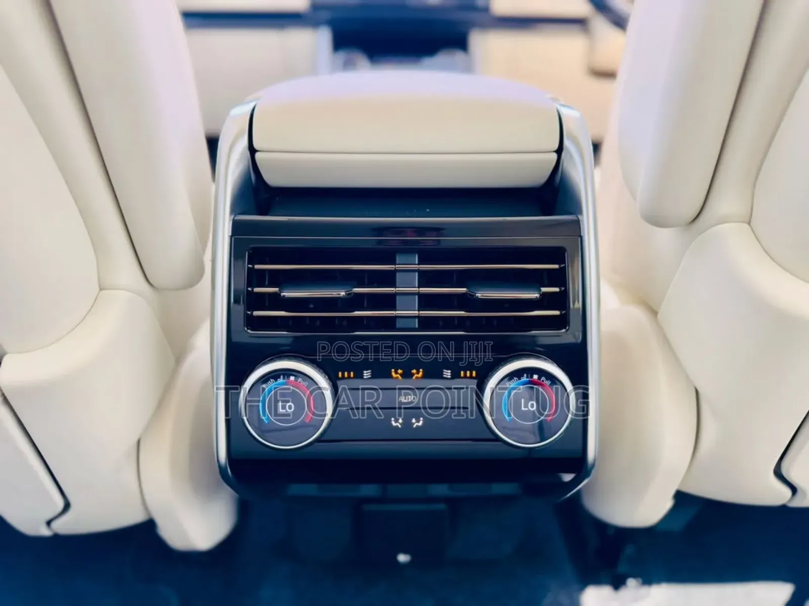 Land Rover Range Rover Vogue 2023 Gold
