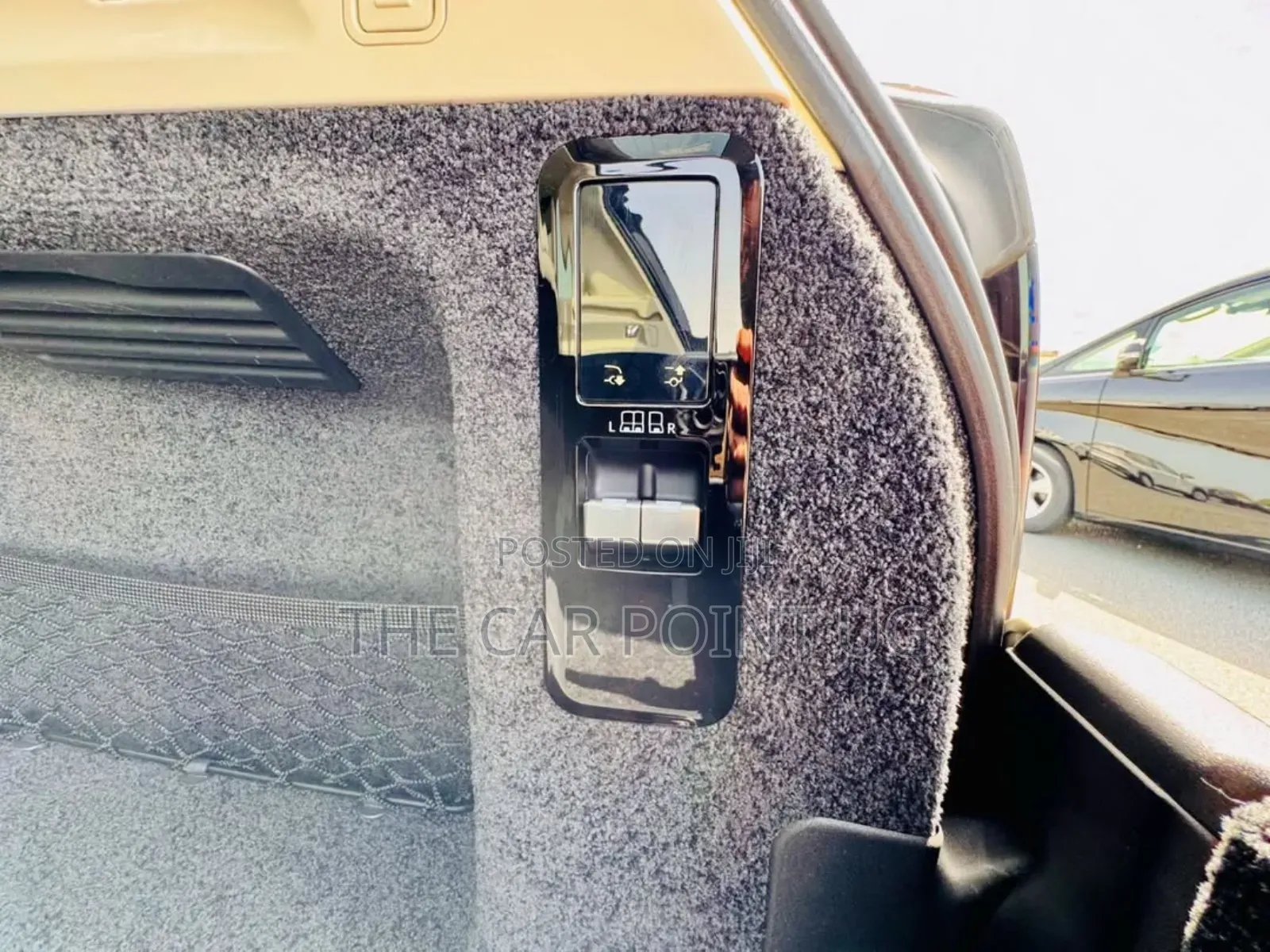 Land Rover Range Rover Vogue 2023 Gold