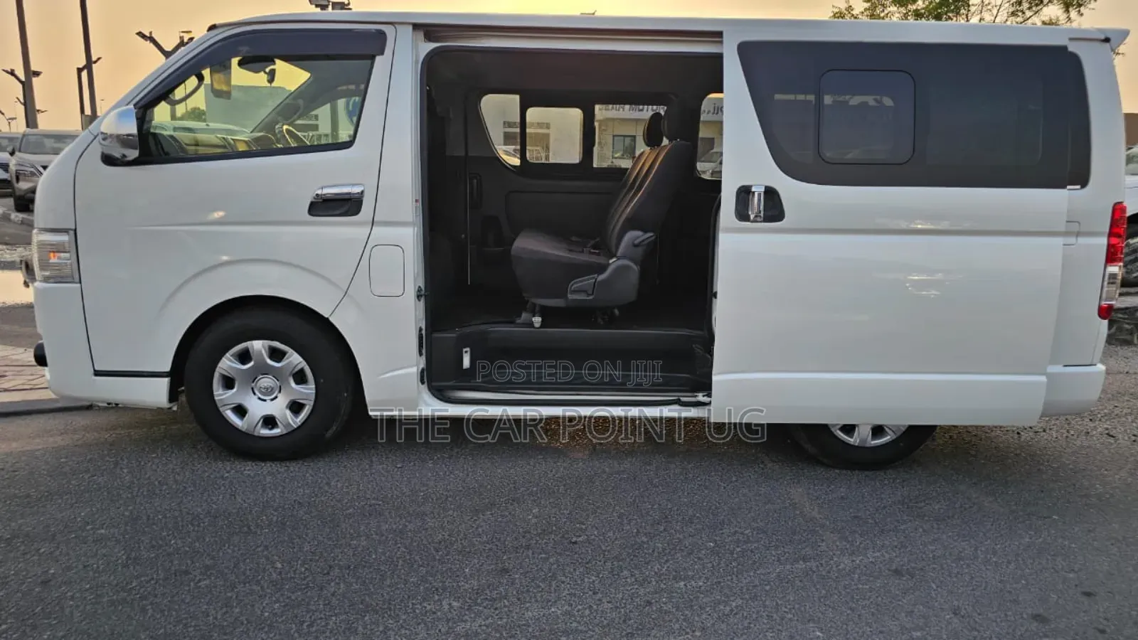 Toyota HiAce 2018 White
