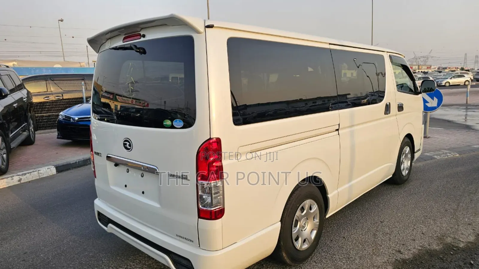 Toyota HiAce 2018 White