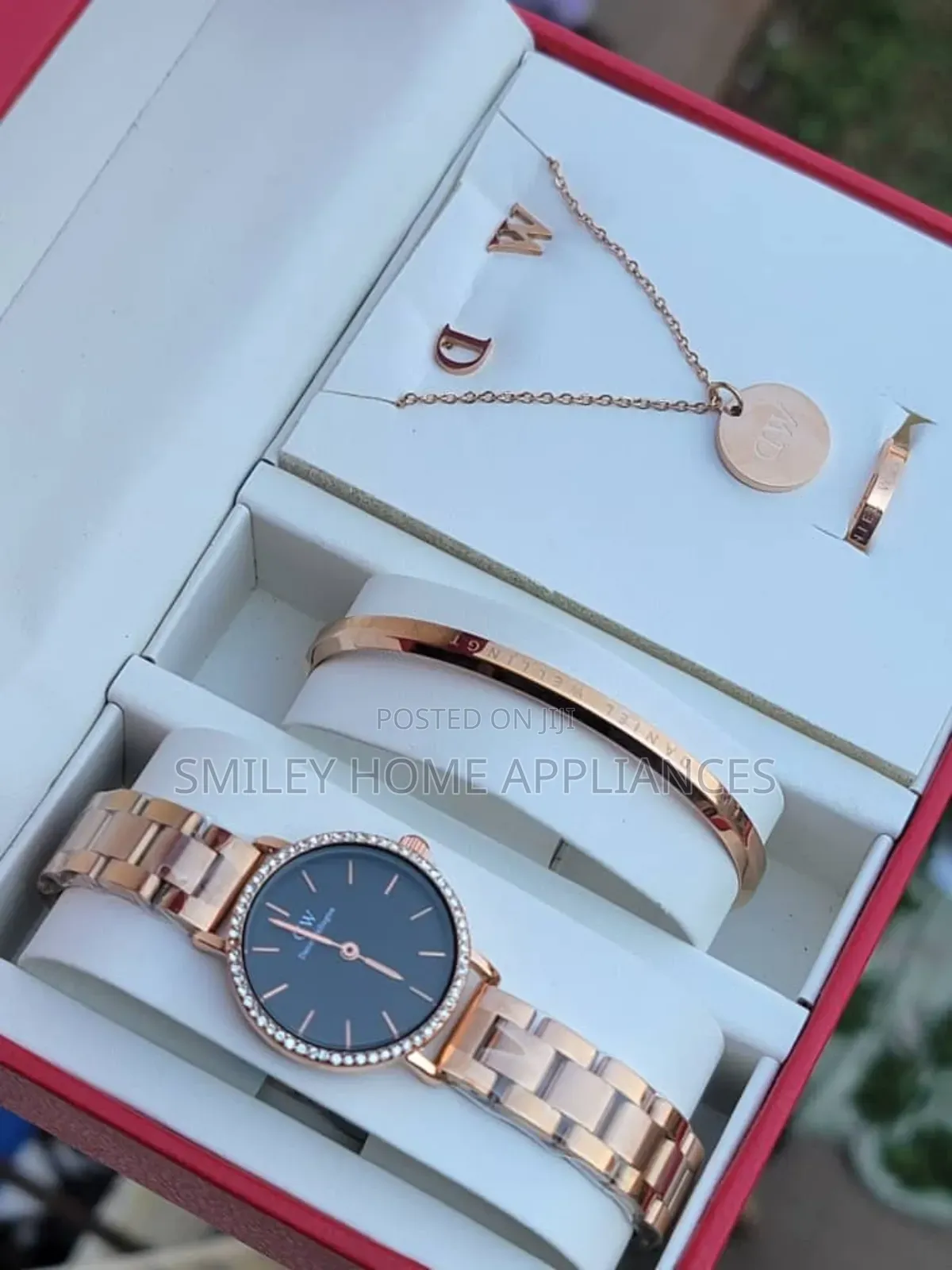 Daniel Wellington Women's Analog Wrist Time Piece Gift Box at Discount