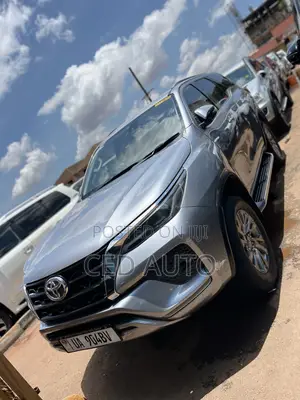 Toyota Fortuner 2021 Silver