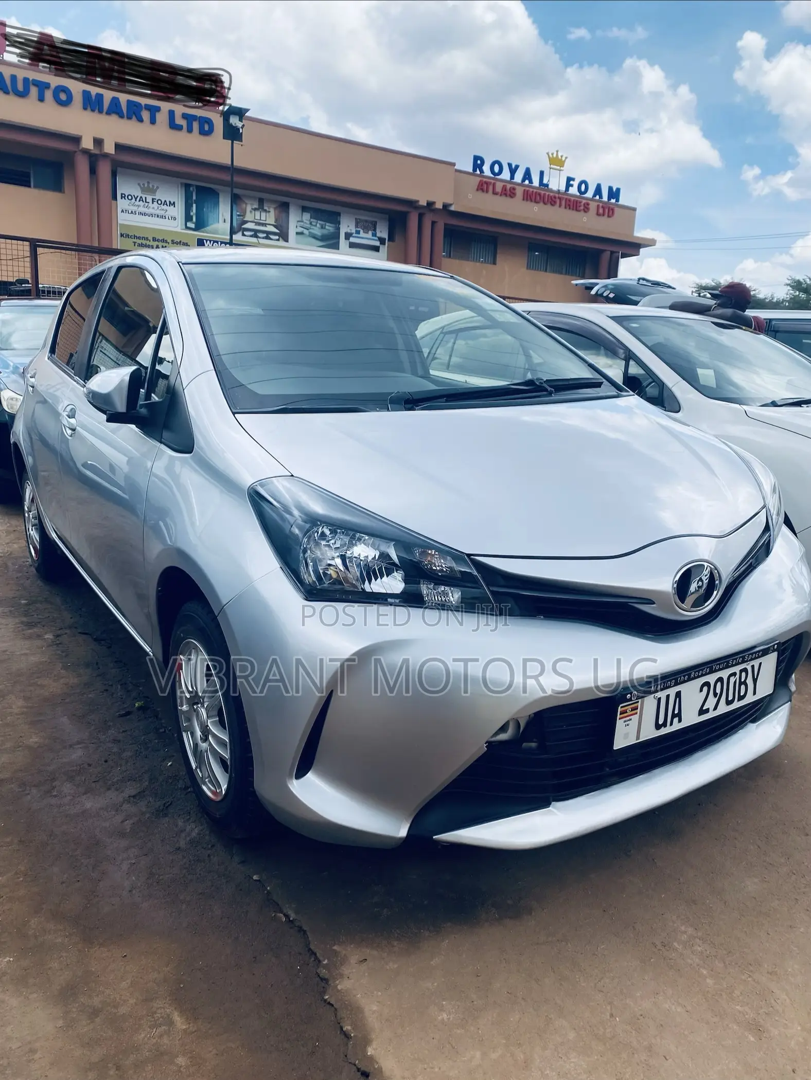 Toyota Vitz 2015 Silver