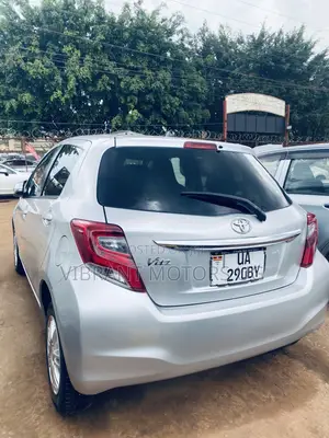 Toyota Vitz 2015 Silver