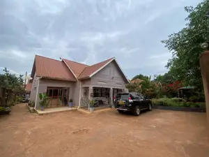 4bdrm Bungalow in Semambo Rd, Kira for sale