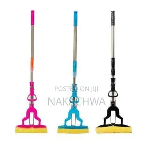 Self Squeezing Mopper