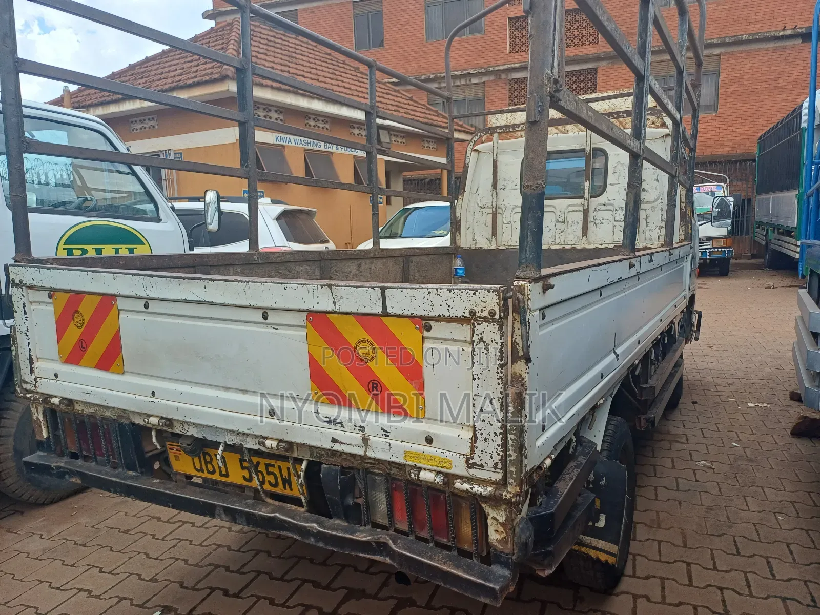 Isuzu Short Truck