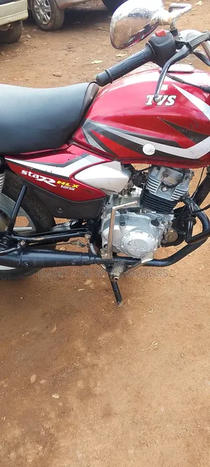 TVS HLX 125 2022 Red