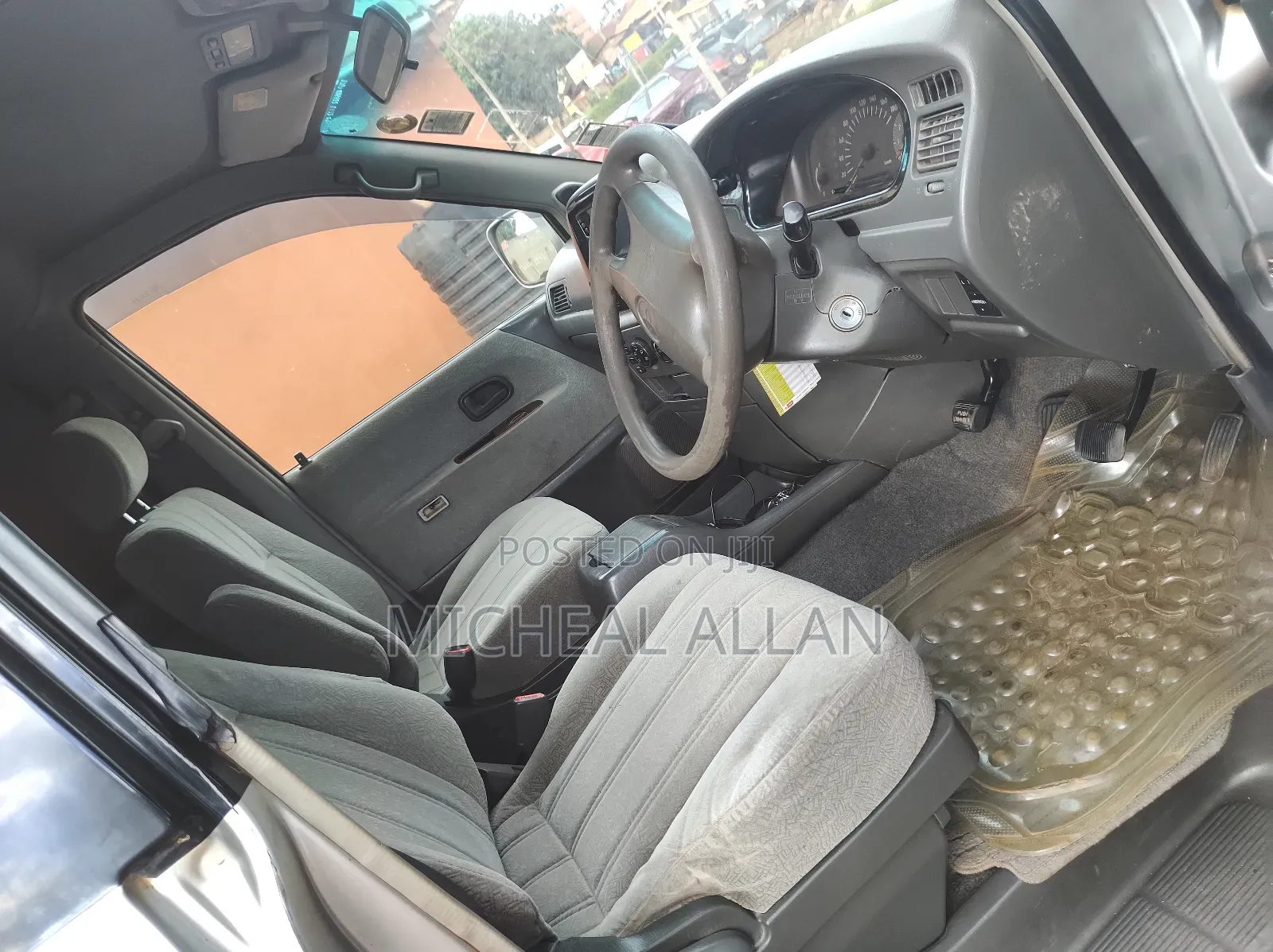 Toyota Noah 2001 Silver