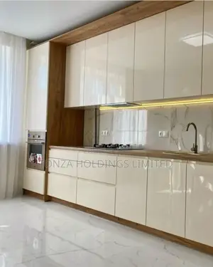 Glossy Kitchen Installation