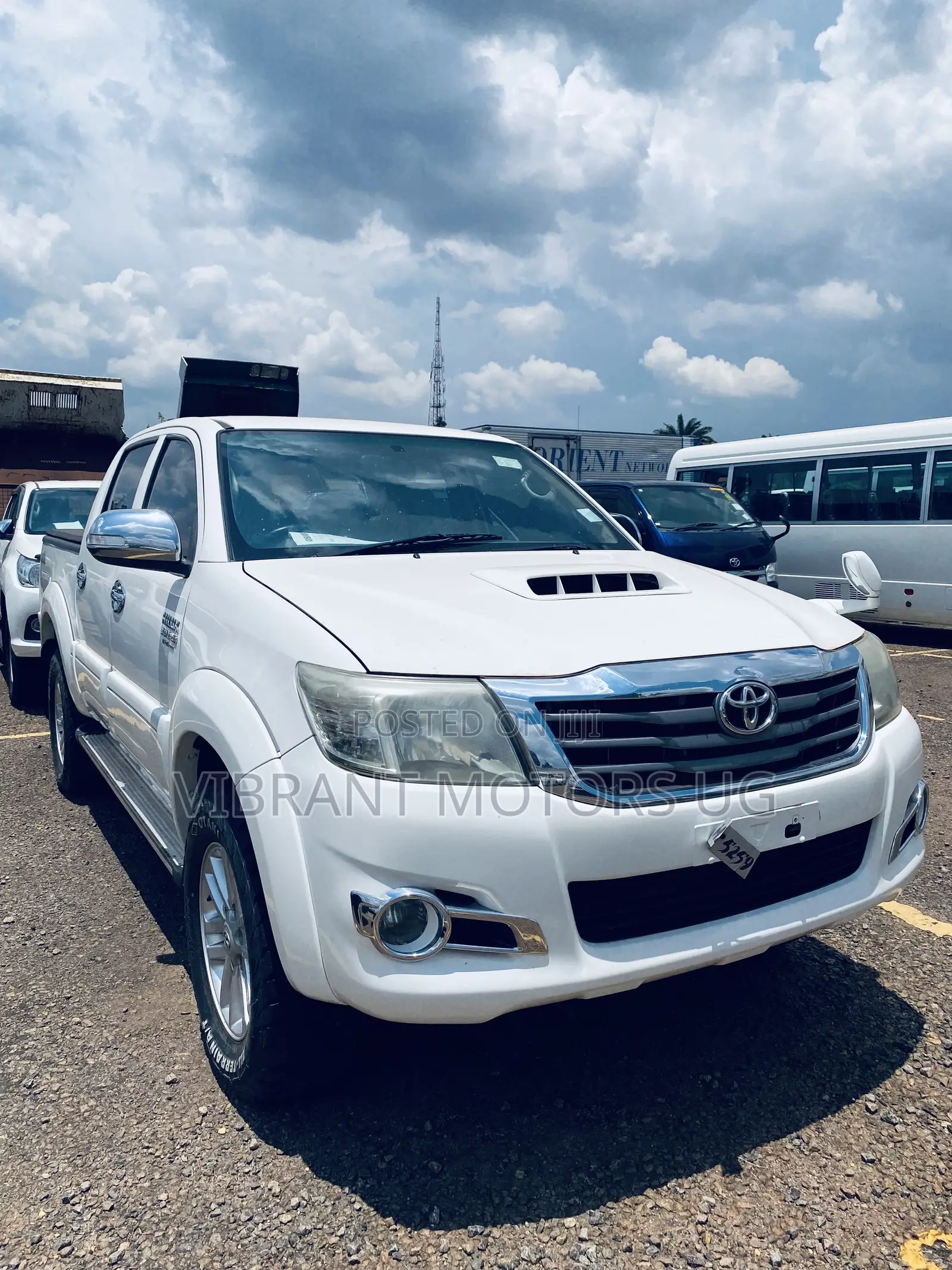 Toyota Hilux 2012 White