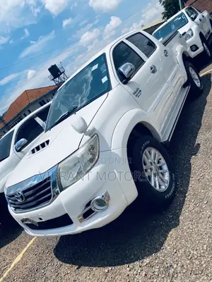 Toyota Hilux 2012 White