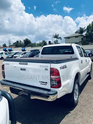 Toyota Hilux 2012 White
