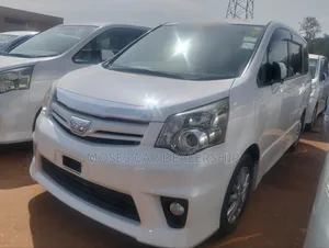 Toyota Noah 2012 White