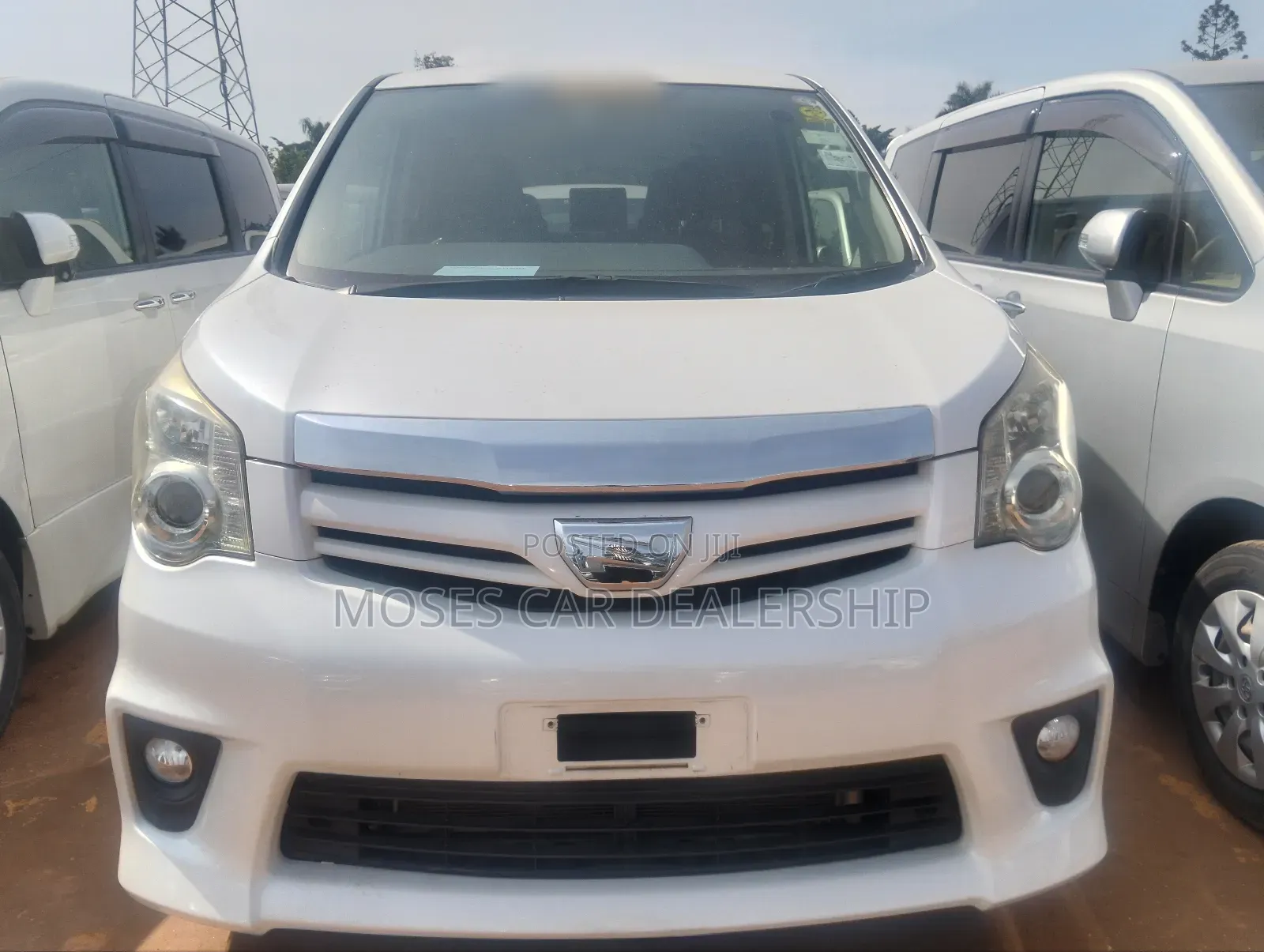 Toyota Noah 2012 White
