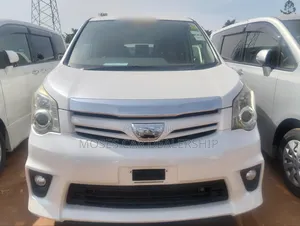 Toyota Noah 2012 White