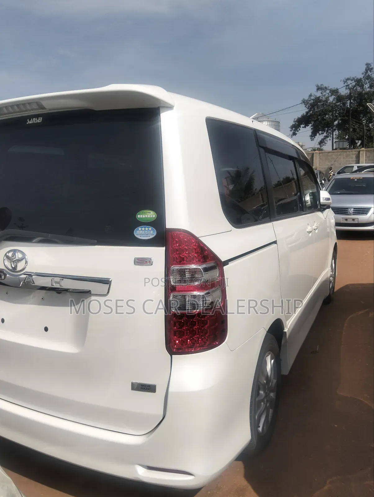 Toyota Noah 2012 White