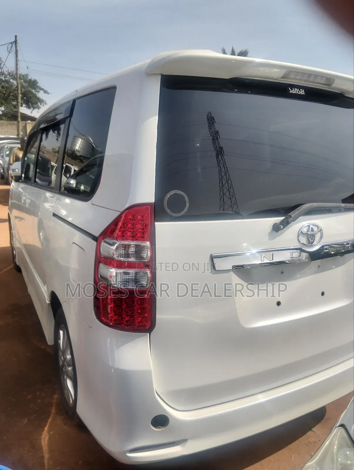 Toyota Noah 2012 White
