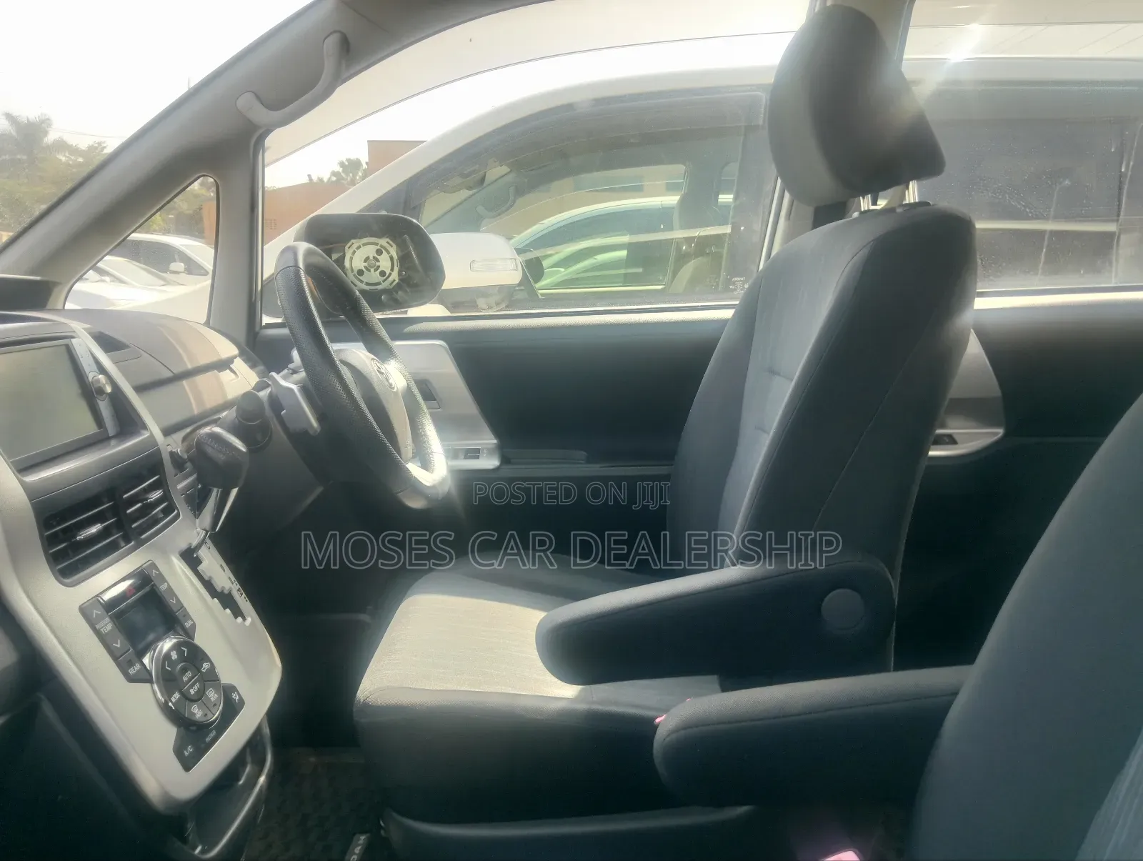 Toyota Noah 2012 White