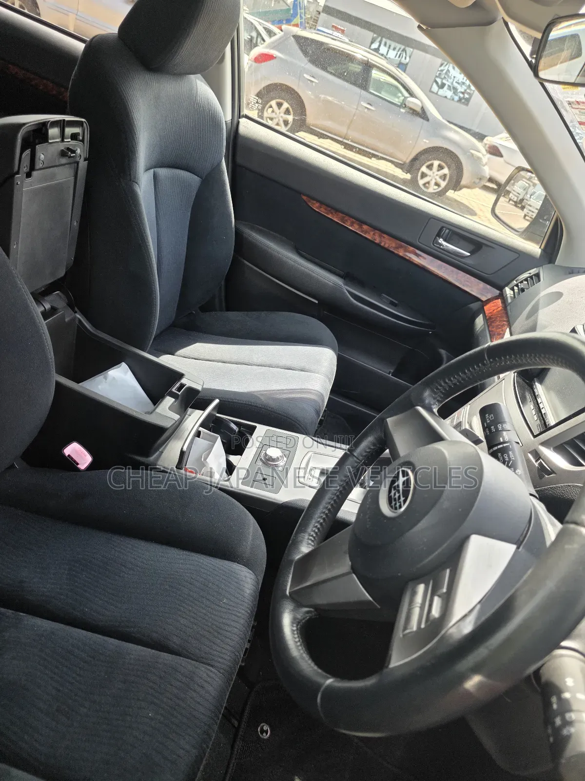 Subaru Outback 2.5i Limited 2011 Gold