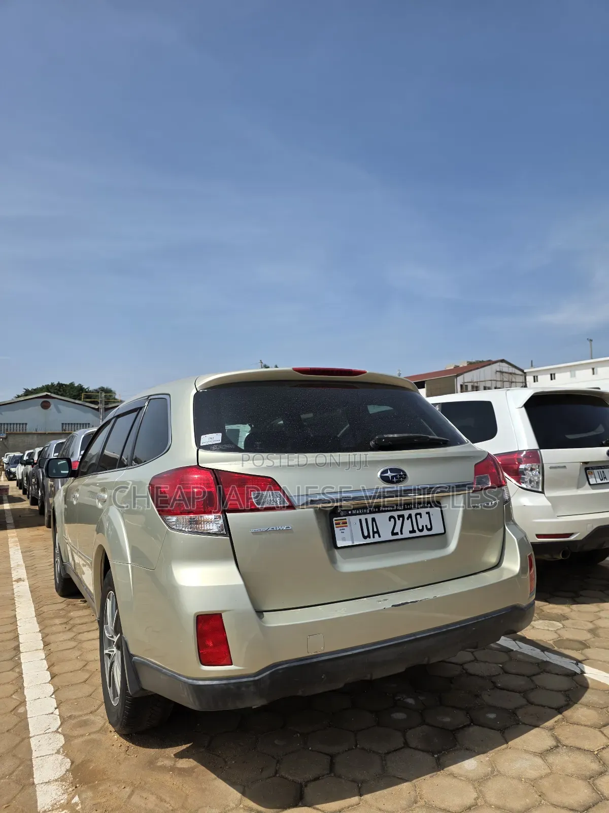 Subaru Outback 2.5i Limited 2011 Gold