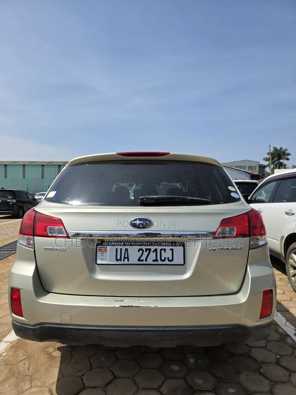 Subaru Outback 2.5i Limited 2011 Gold
