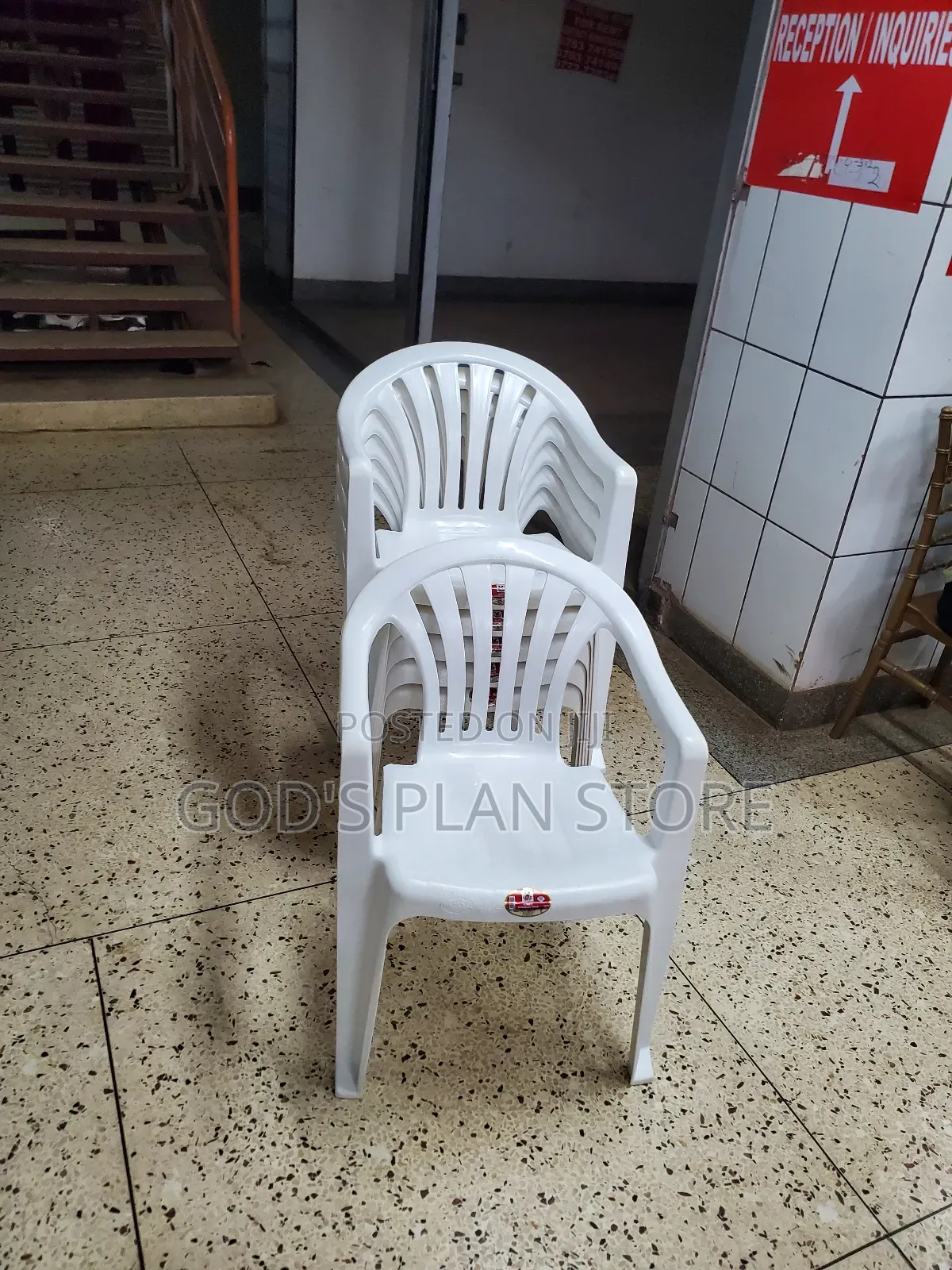 Resistance Armed White Plastic Chairs Plastic Chairs
