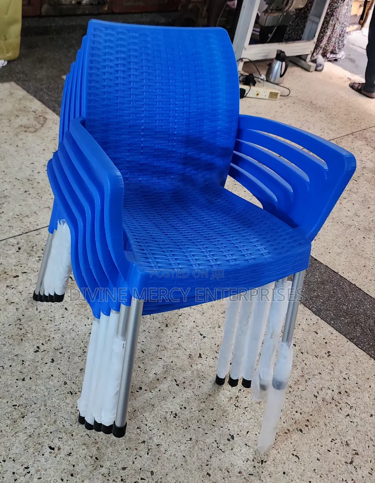 Restaurants/Offices Armed Steel Leg Chair