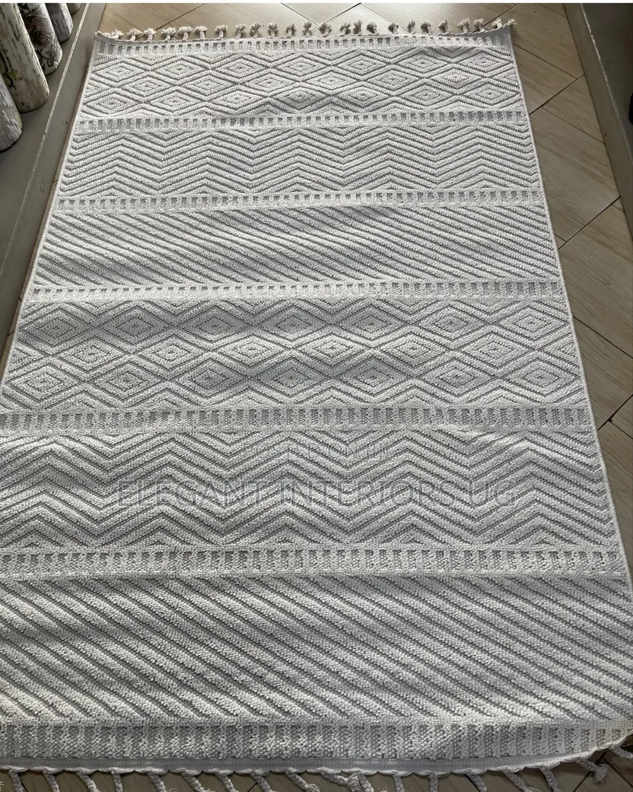 Fancy Center Carpets at Favorable Price