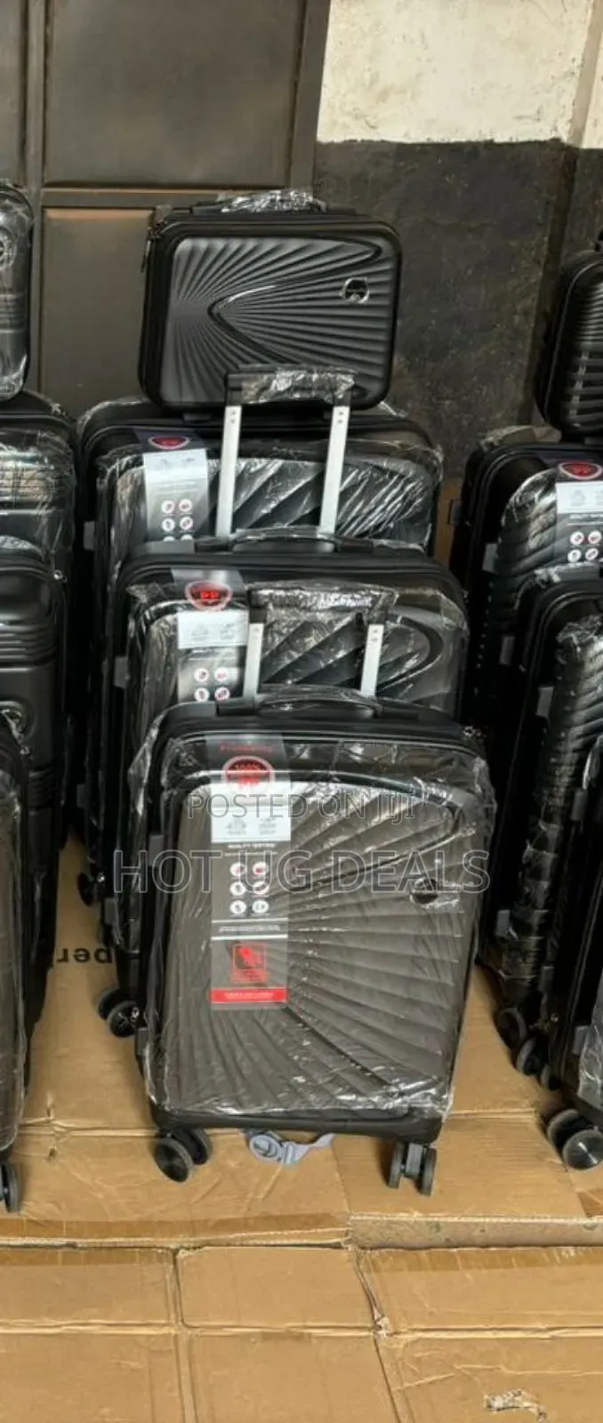 Aset Of 3 Pieces Large Medium Small Size 4 Wheel Suitcase