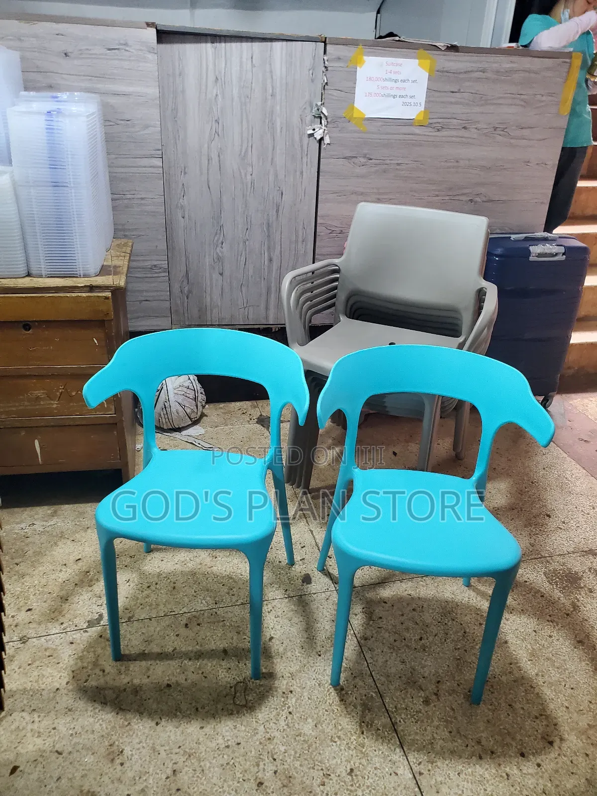 Gardenia Armed Plastic Chairs Plastic Chairs