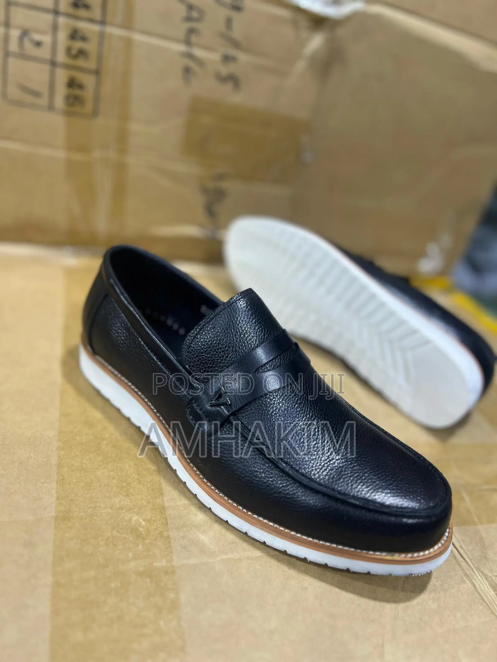 Classic White Sole Casual Clarks Men's Moccasin in Stock